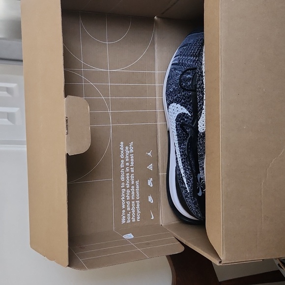 Womens Nike Air Max Flyknit Racer - Picture 4 of 4